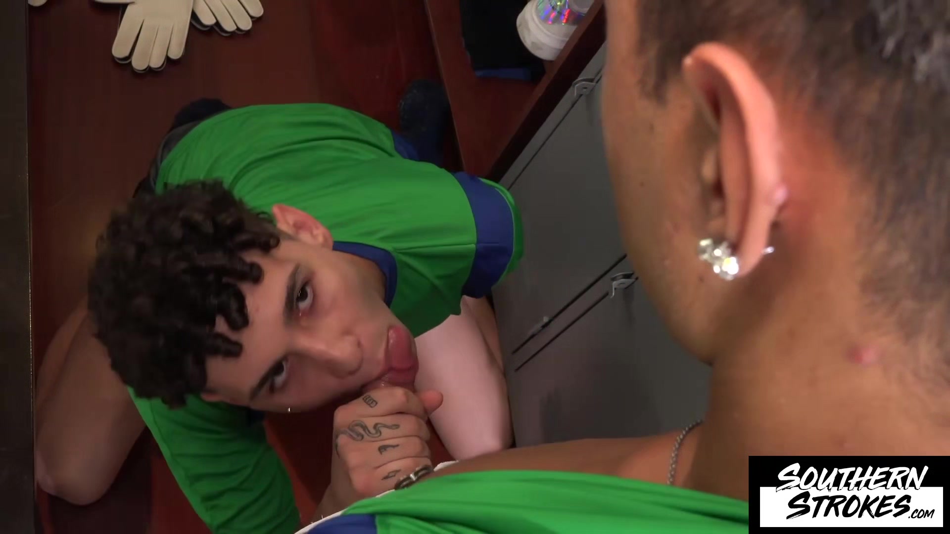 SOUTHERNSTROKES Gael Macias Fucks Lucas Andrade Tight Hole