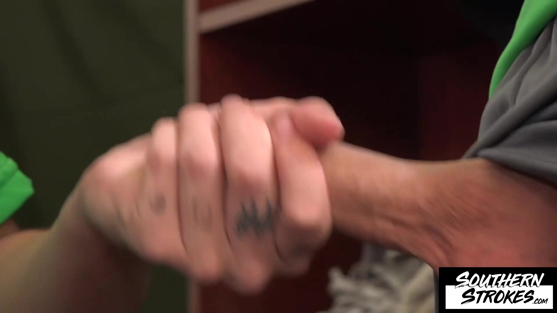 SOUTHERNSTROKES Gael Macias Fucks Lucas Andrade Tight Hole