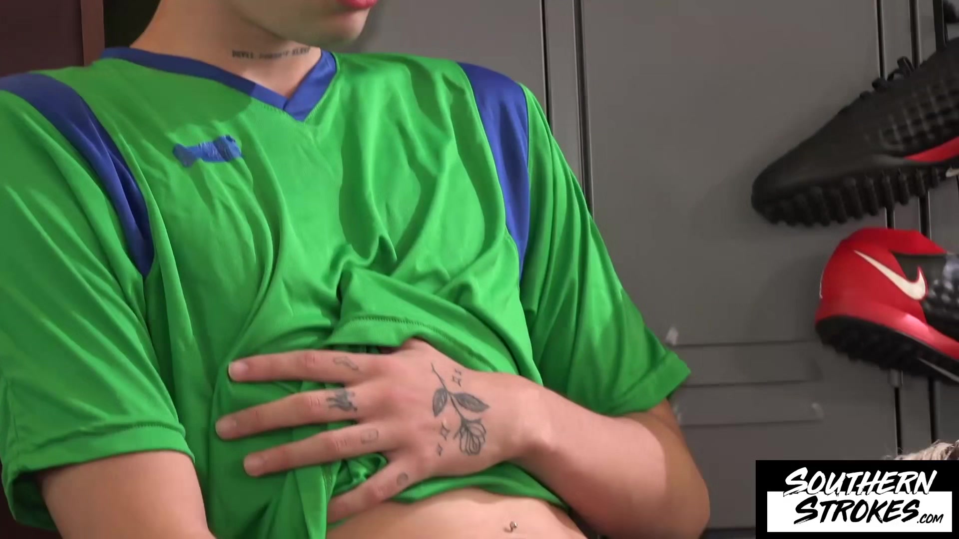 SOUTHERNSTROKES Gael Macias Fucks Lucas Andrade Tight Hole
