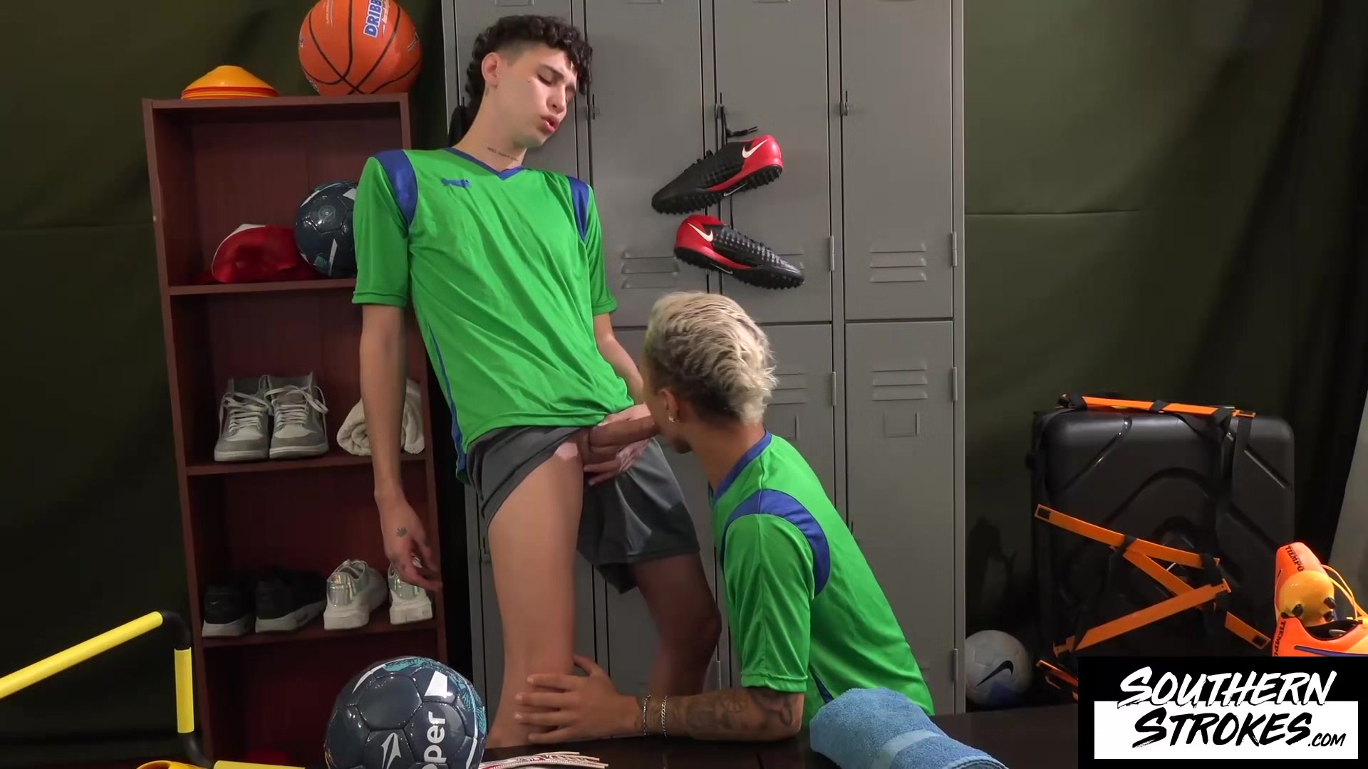 SOUTHERNSTROKES Gael Macias Fucks Lucas Andrade Tight Hole
