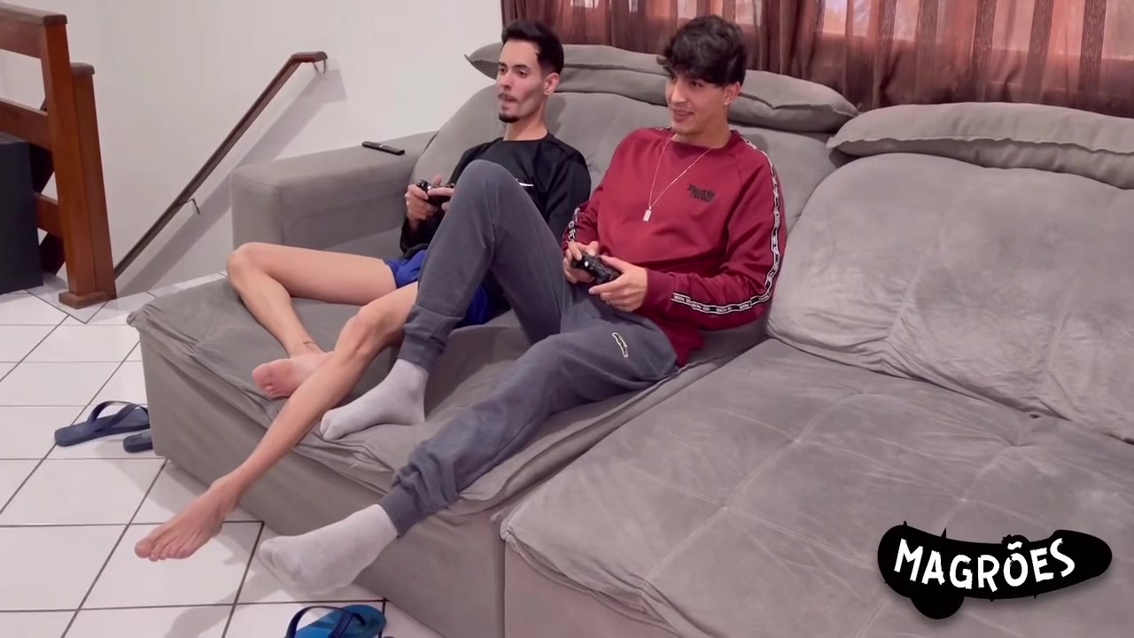 Ele Joga Video Game E Depois Come Os Cuzinhos Dos Parceiros 21 Min
