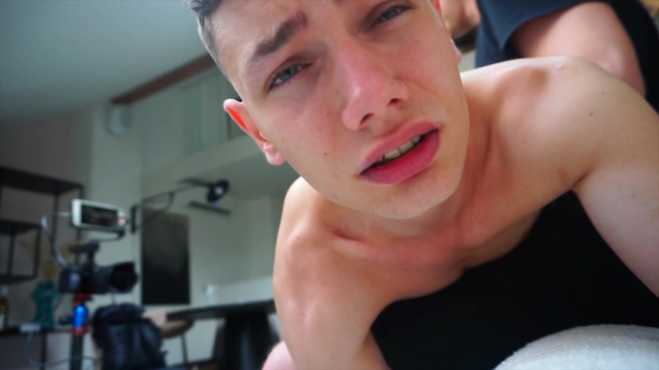 Pig boy gives Muscle pup a burning hot ass