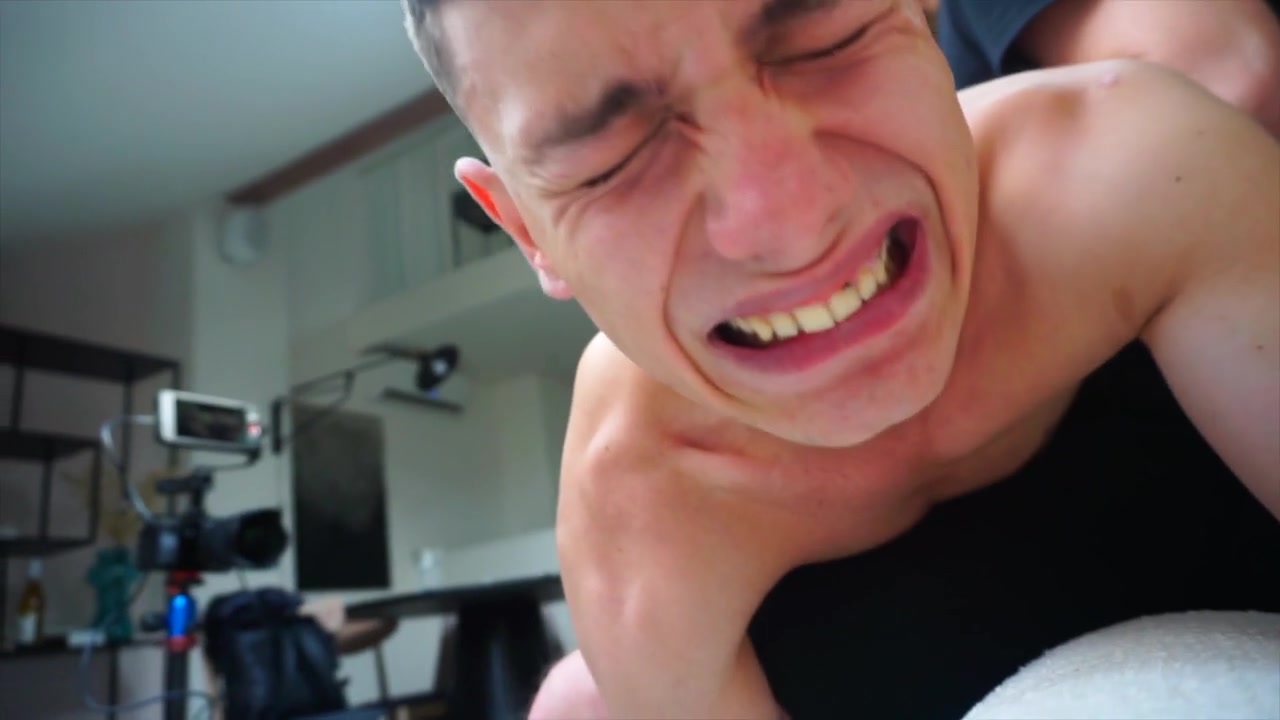 Pig boy gives Muscle pup a burning hot ass