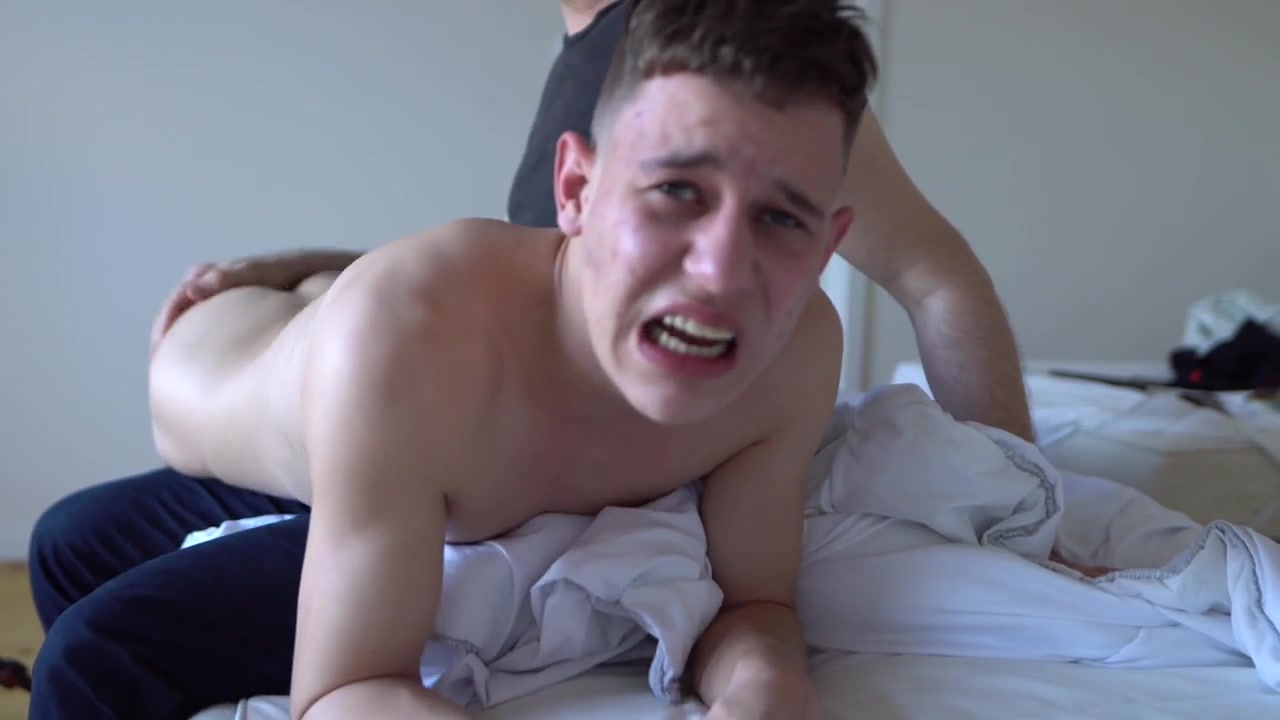 Twink shows-off his freshly shaved cheeks