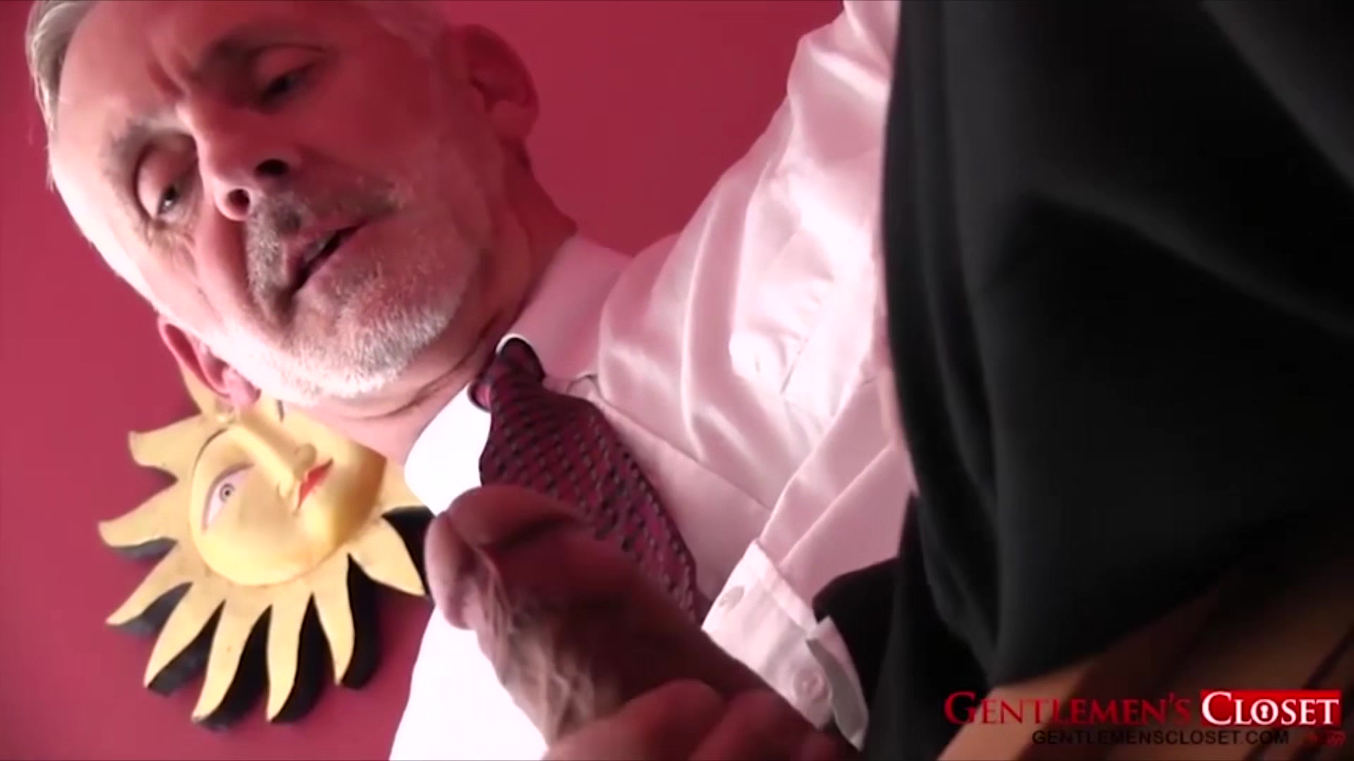 Hunk Hotties Fernando Worships And Pleases Mr Parker Feet