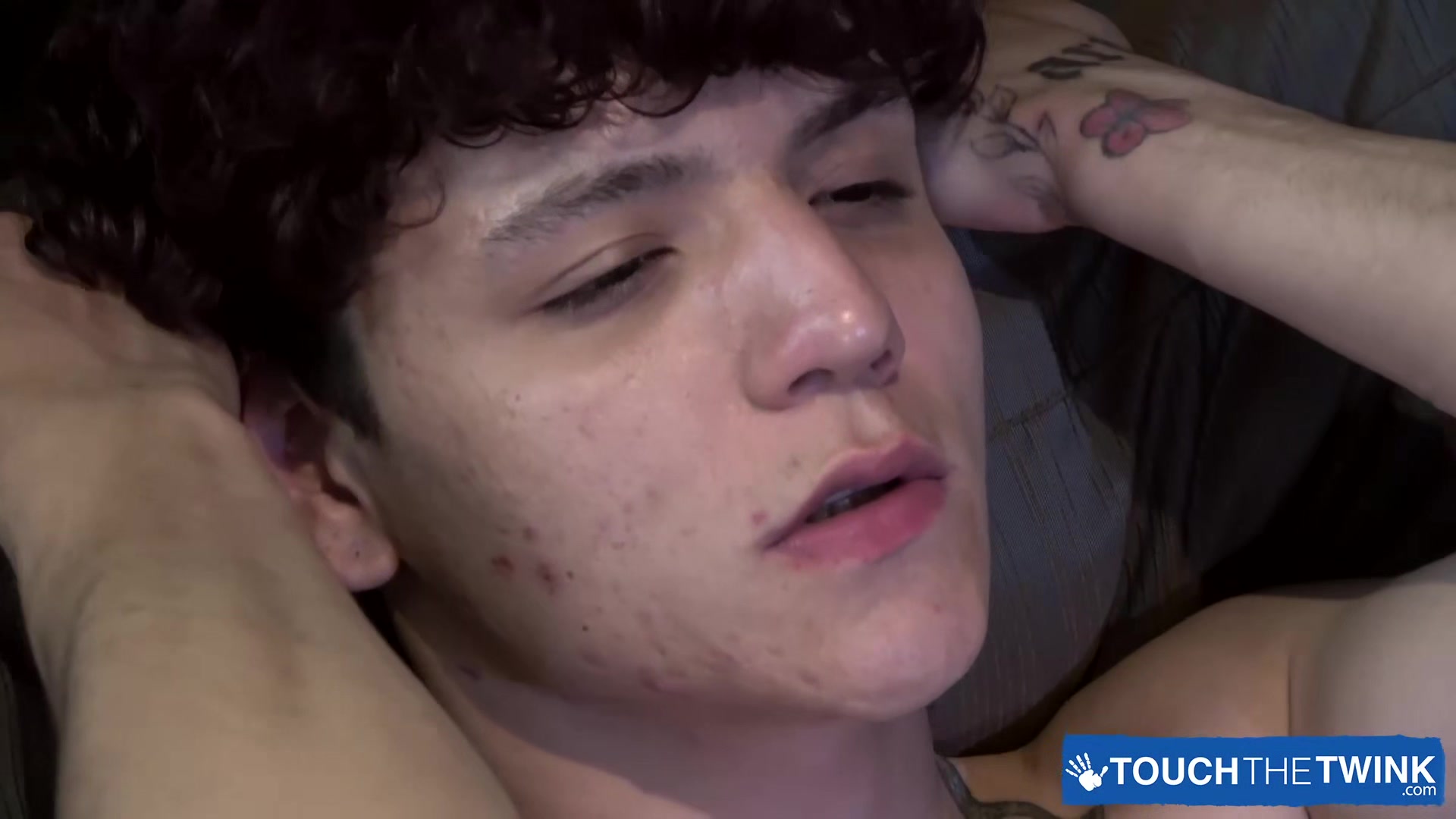 Leonel Russell Receives From Rene Sava An Amazing Blowjob