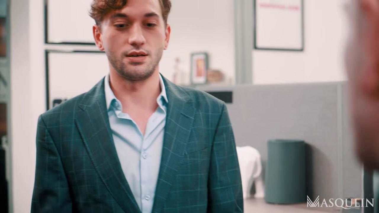 Fucking The Delivery Guy - Gay Bareback Video - Masqulin