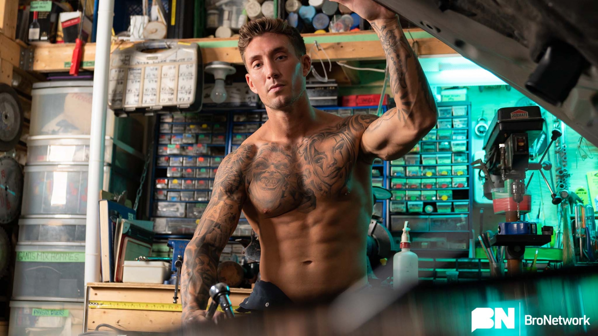 Hot AF: Mike Carrera - Gay Bareback Video - Masqulin