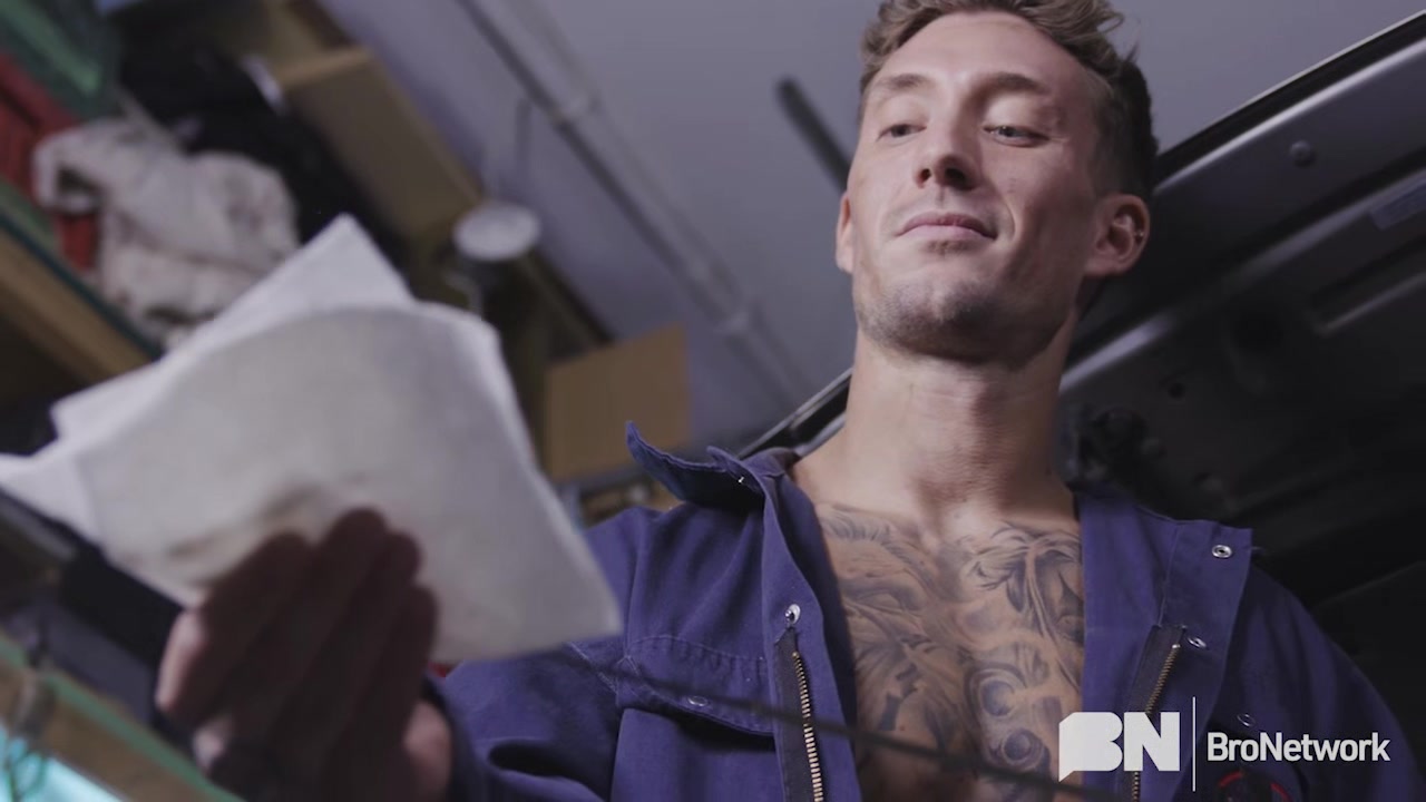 Hot AF: Mike Carrera - Gay Bareback Video - Masqulin