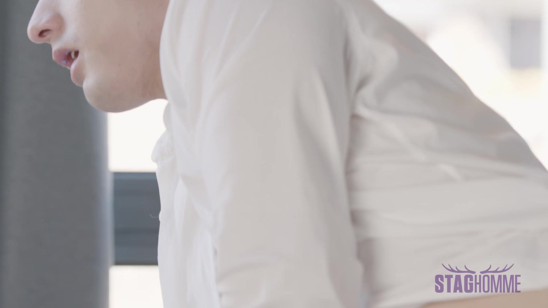 Staghomme Latin beauty Bastian Karim deepthroats sexy businessman