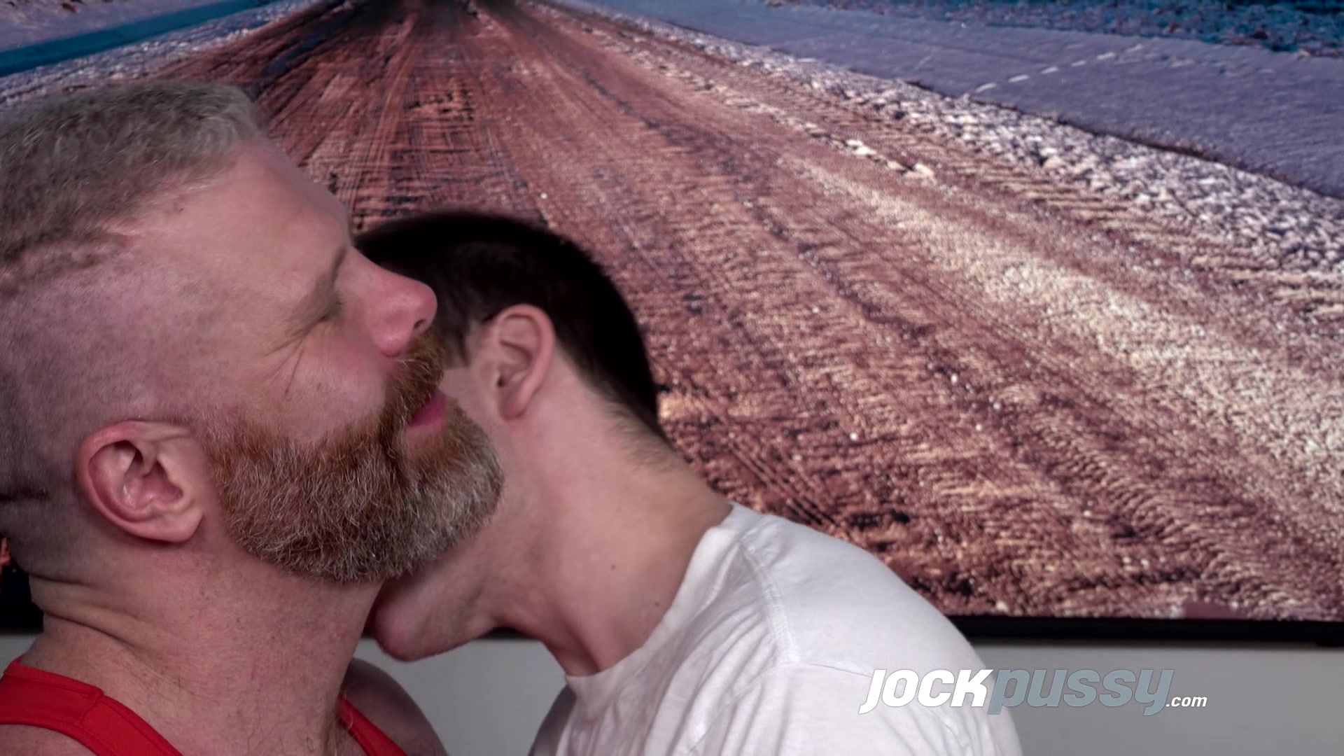 JockPussy Muscle bear Cain Marko fingers hot FTM while getting blown