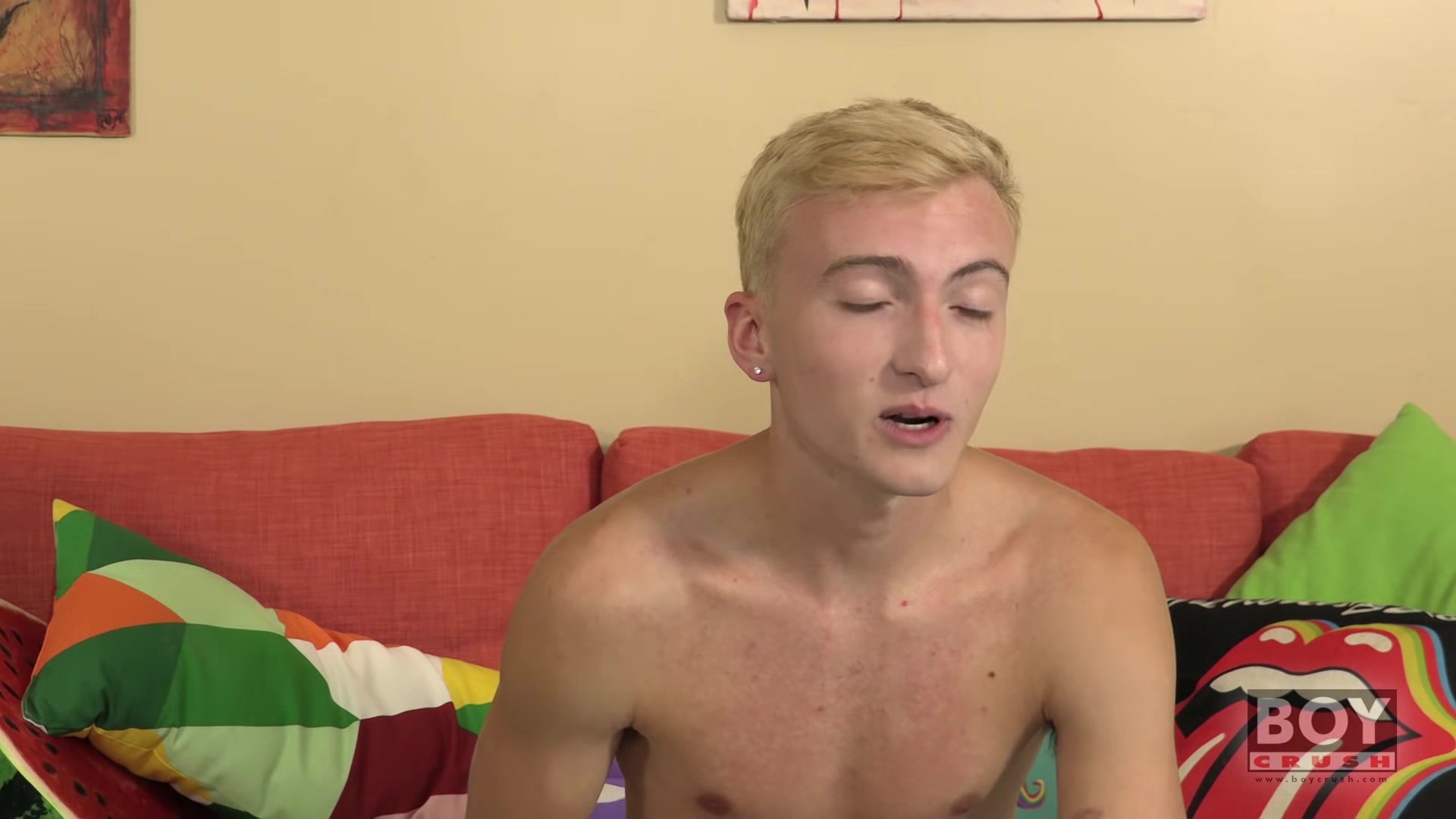 Justin Underwood Fills His Ass With Toy Before Cumming