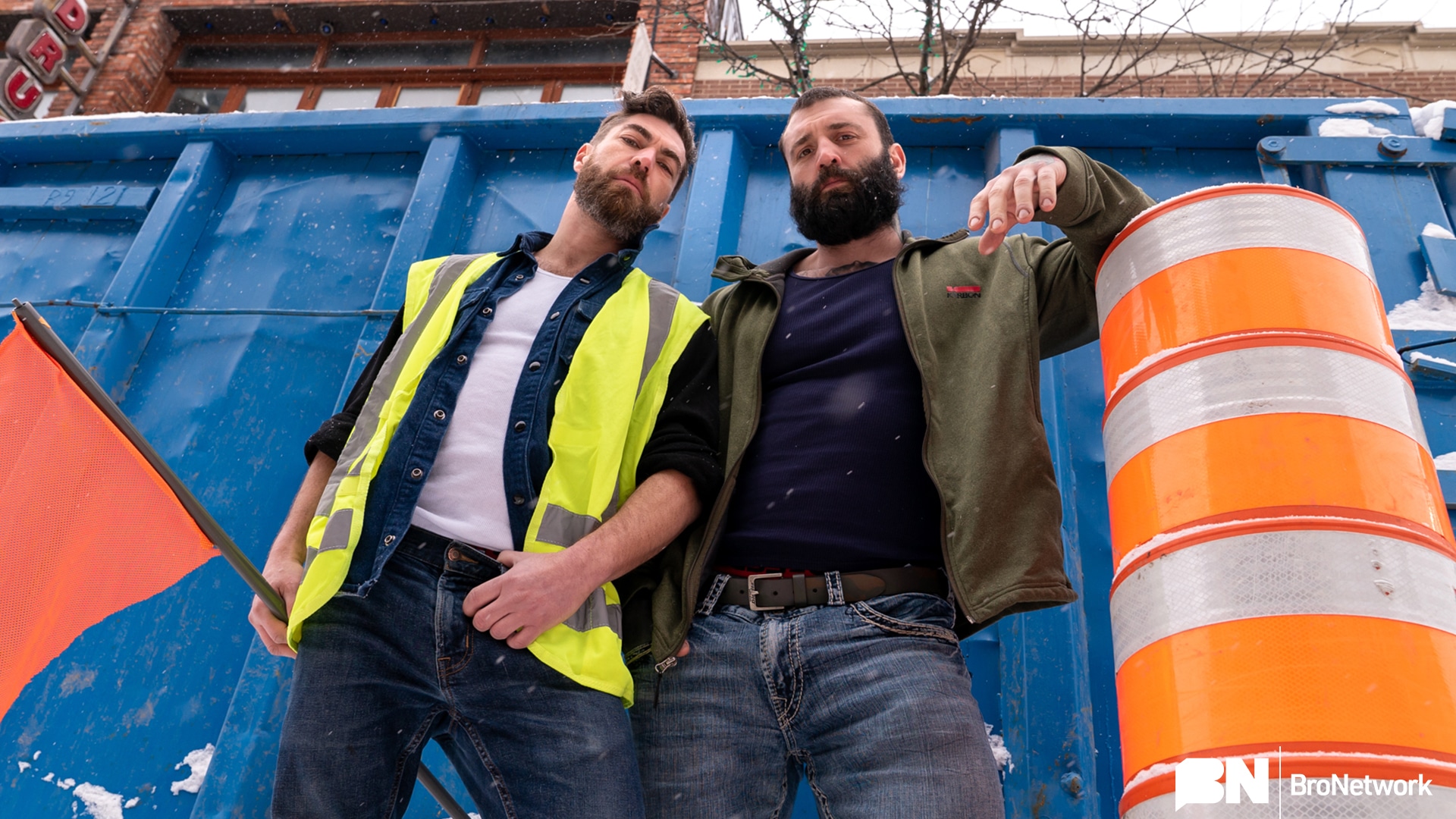 Tradesmen Attraction - Gay Bareback Video - Masqulin