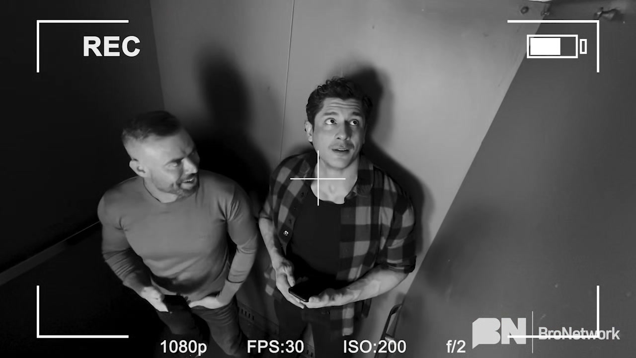 Elevator Jammed - Gay Bareback Video - Masqulin