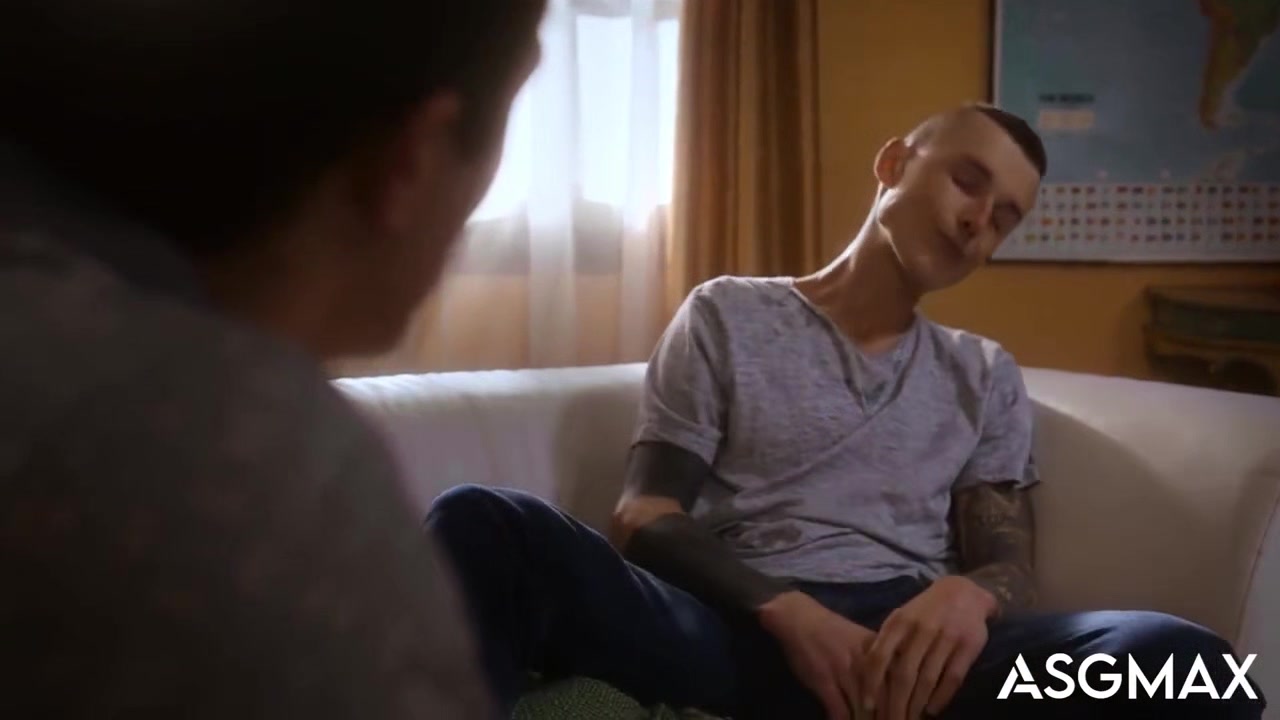 Creeper Watches Hunk Roomie Flip Bang His Professor