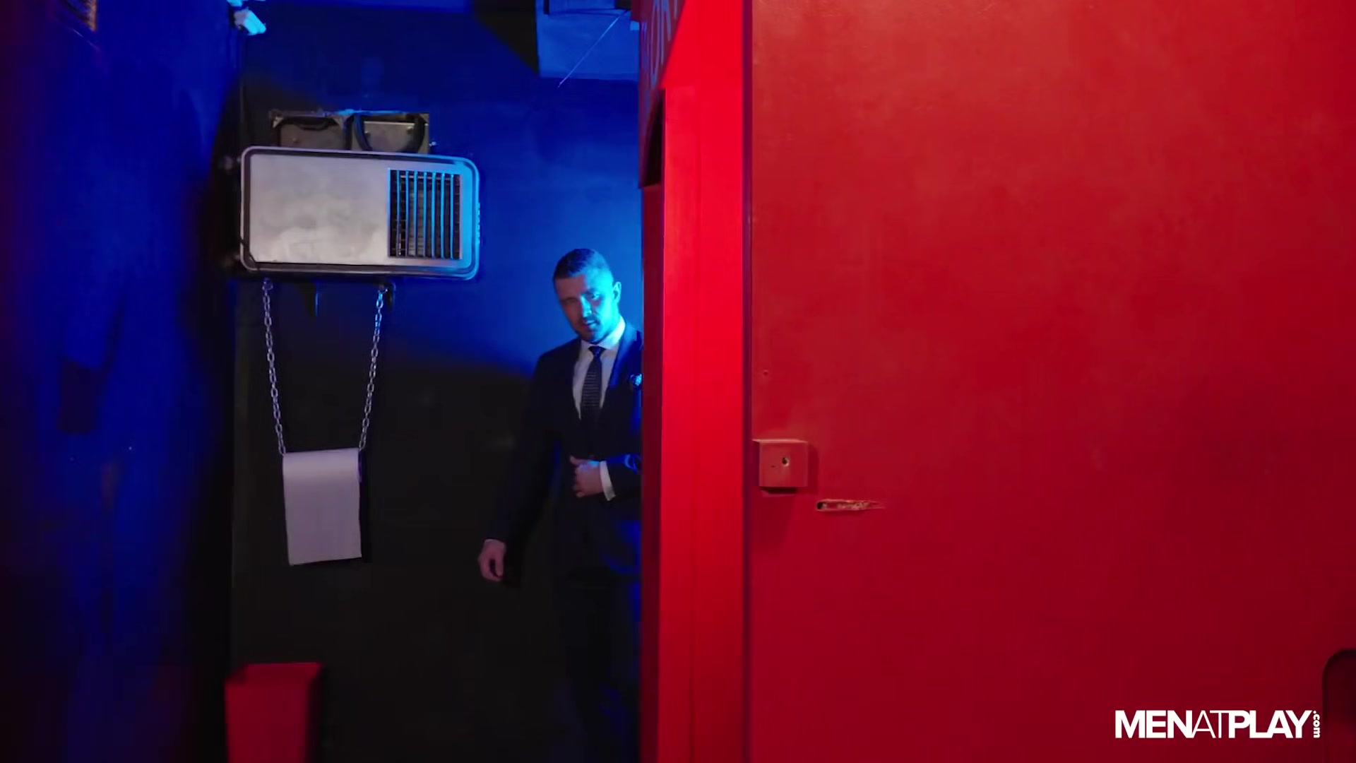 Red Corridor - MENatPLAY