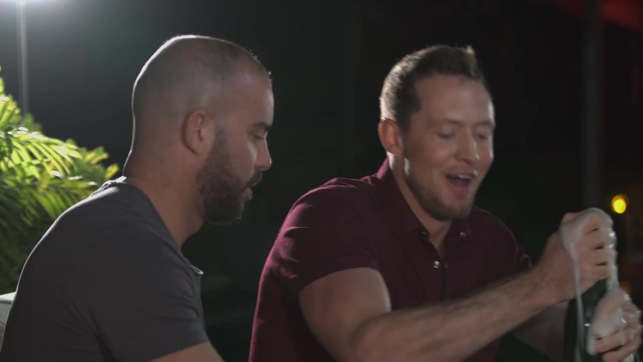 New Year's Swipe - Gay Bareback Video - Masqulin