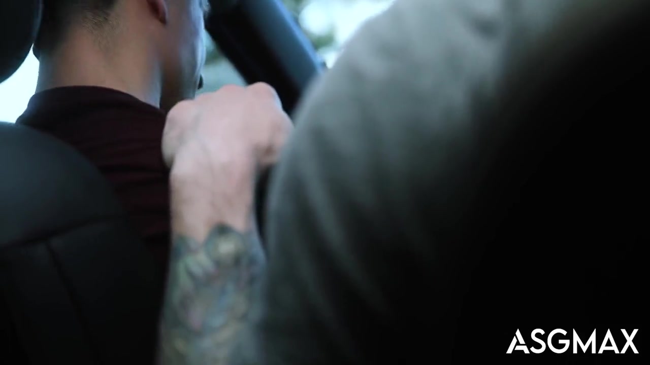 Rideshare Driver Invited Upstairs By Creepy But Intriguing Passenger