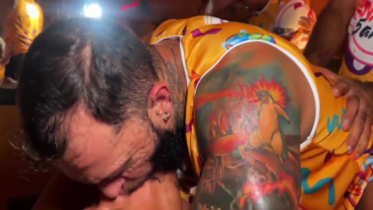 Orgia De Carnaval 100% Bareback 12 Min