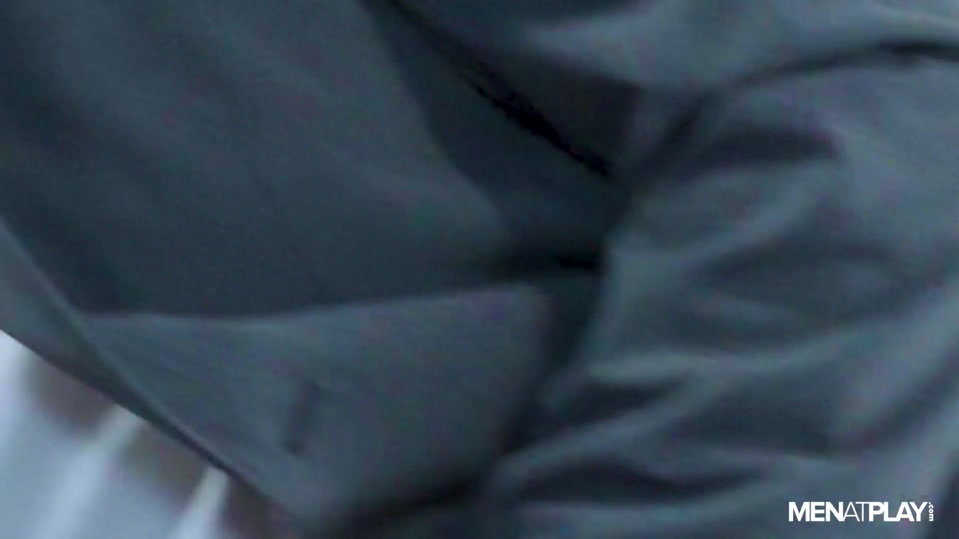 Pant Splitting - MENatPLAY