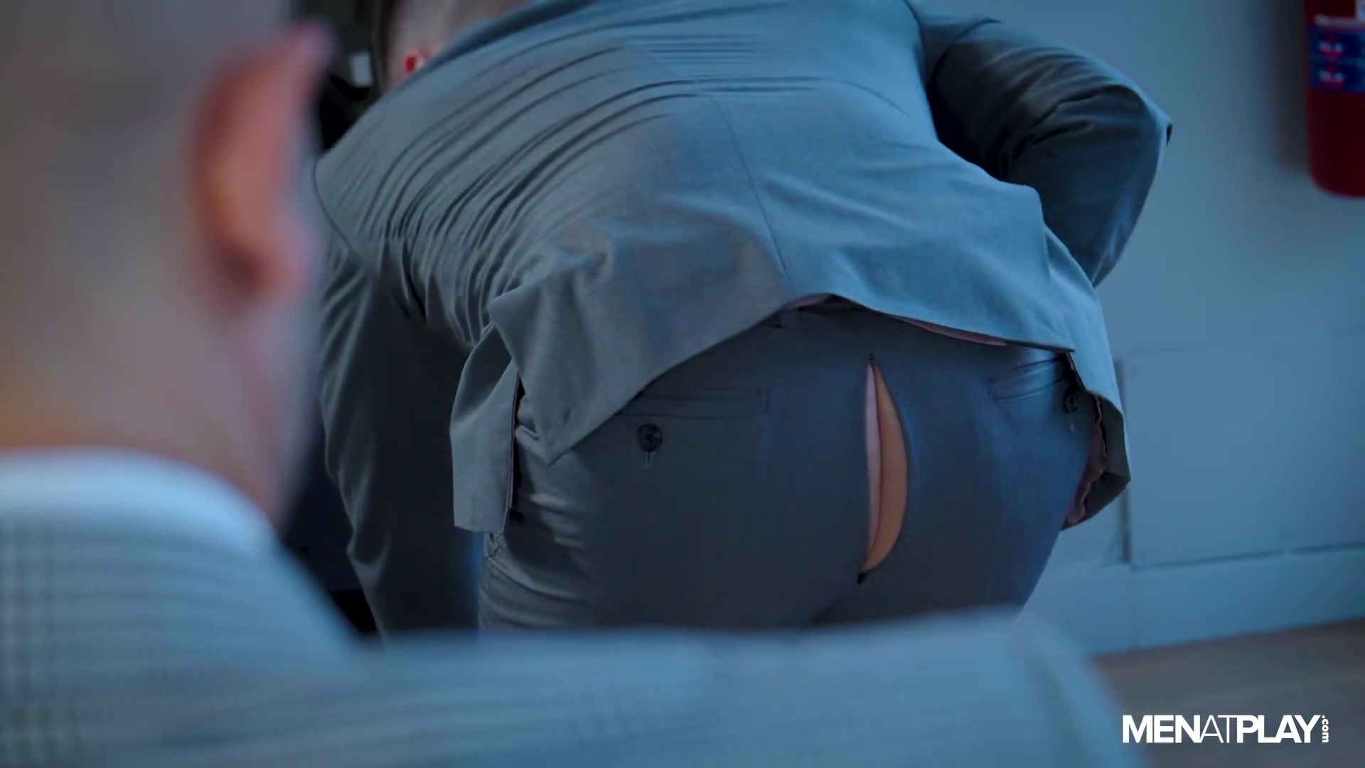 Pant Splitting - MENatPLAY