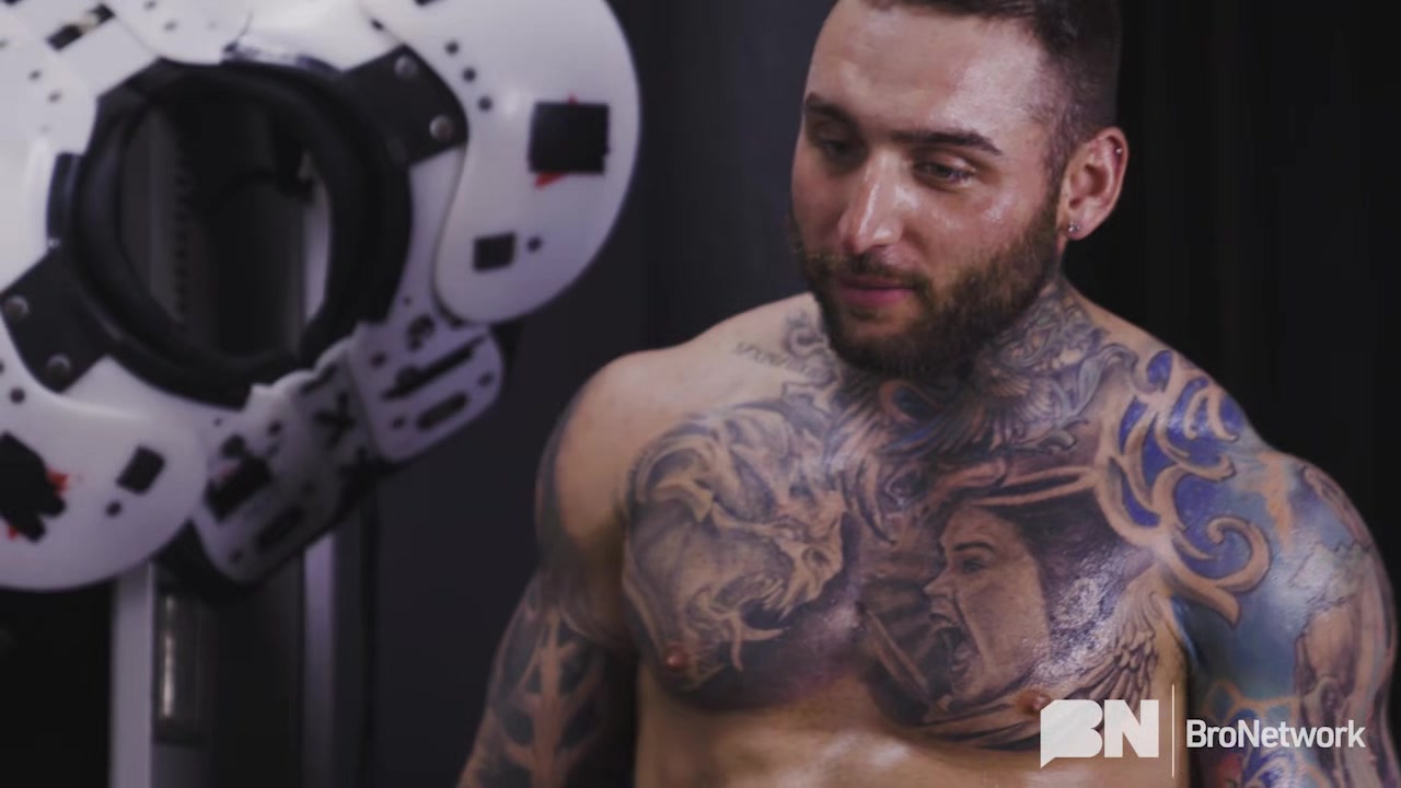 Locker Room Confession - Gay Bareback Video - Masqulin