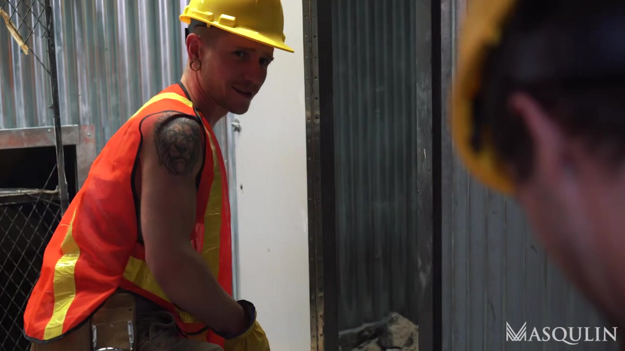 Demolishing The Glory Hole - Gay Bareback Video - Masqulin