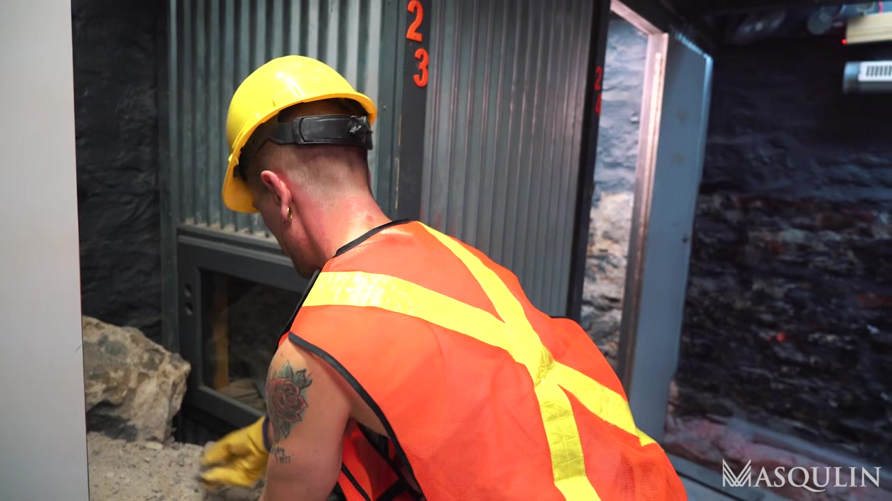 Demolishing The Glory Hole - Gay Bareback Video - Masqulin