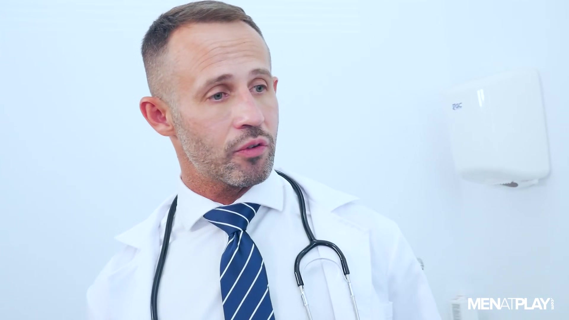 Dr Romanov Examines Manuel - MENatPLAY