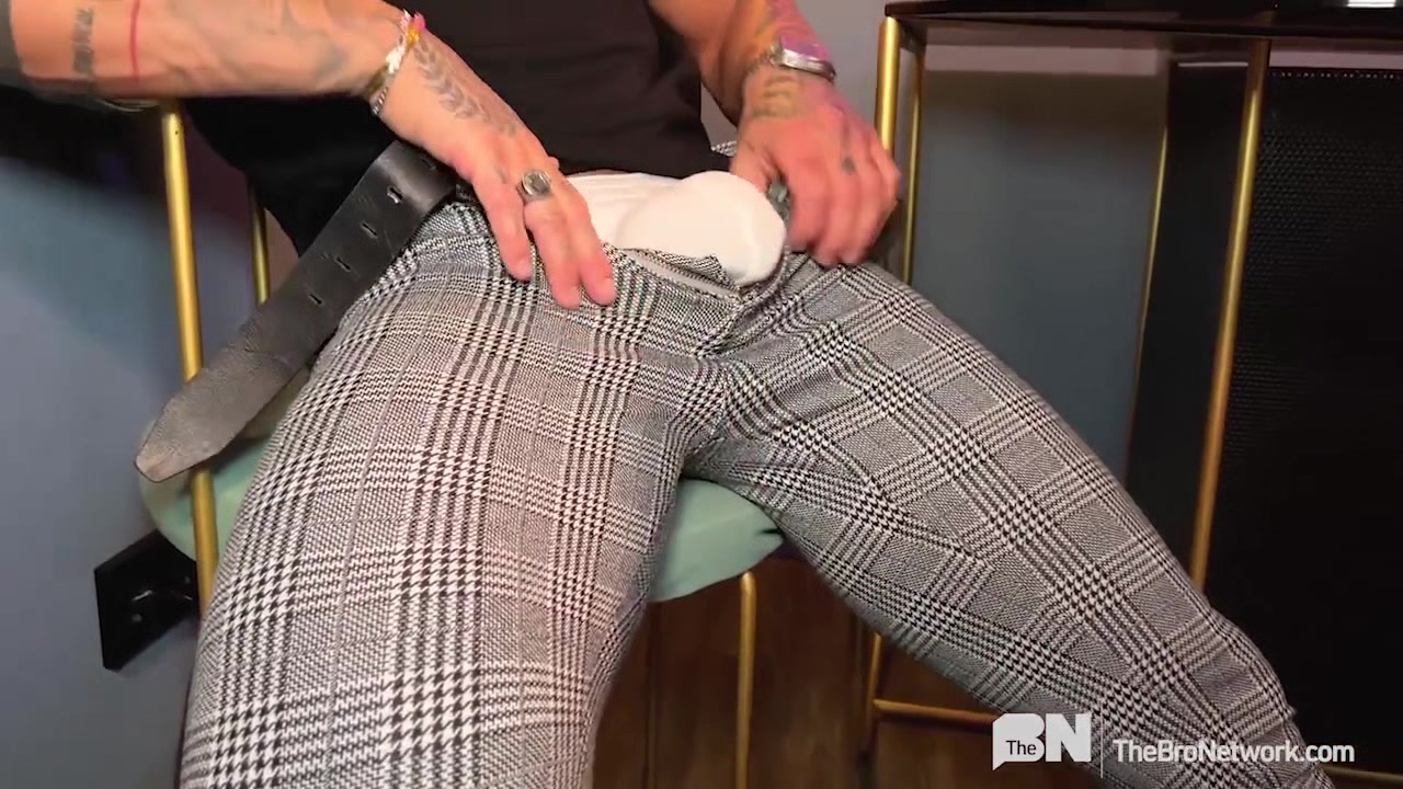 Hot AF: Isaac Gomes - Gay Bareback Video - Masqulin