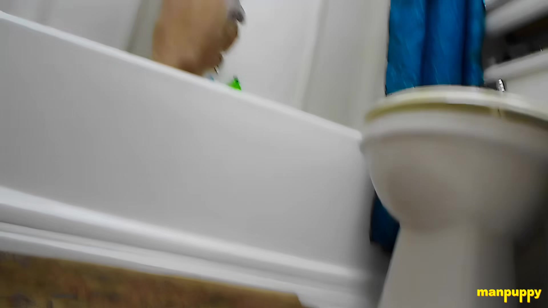 Loony Giant Twink in the Shower - Elis Ataxxx