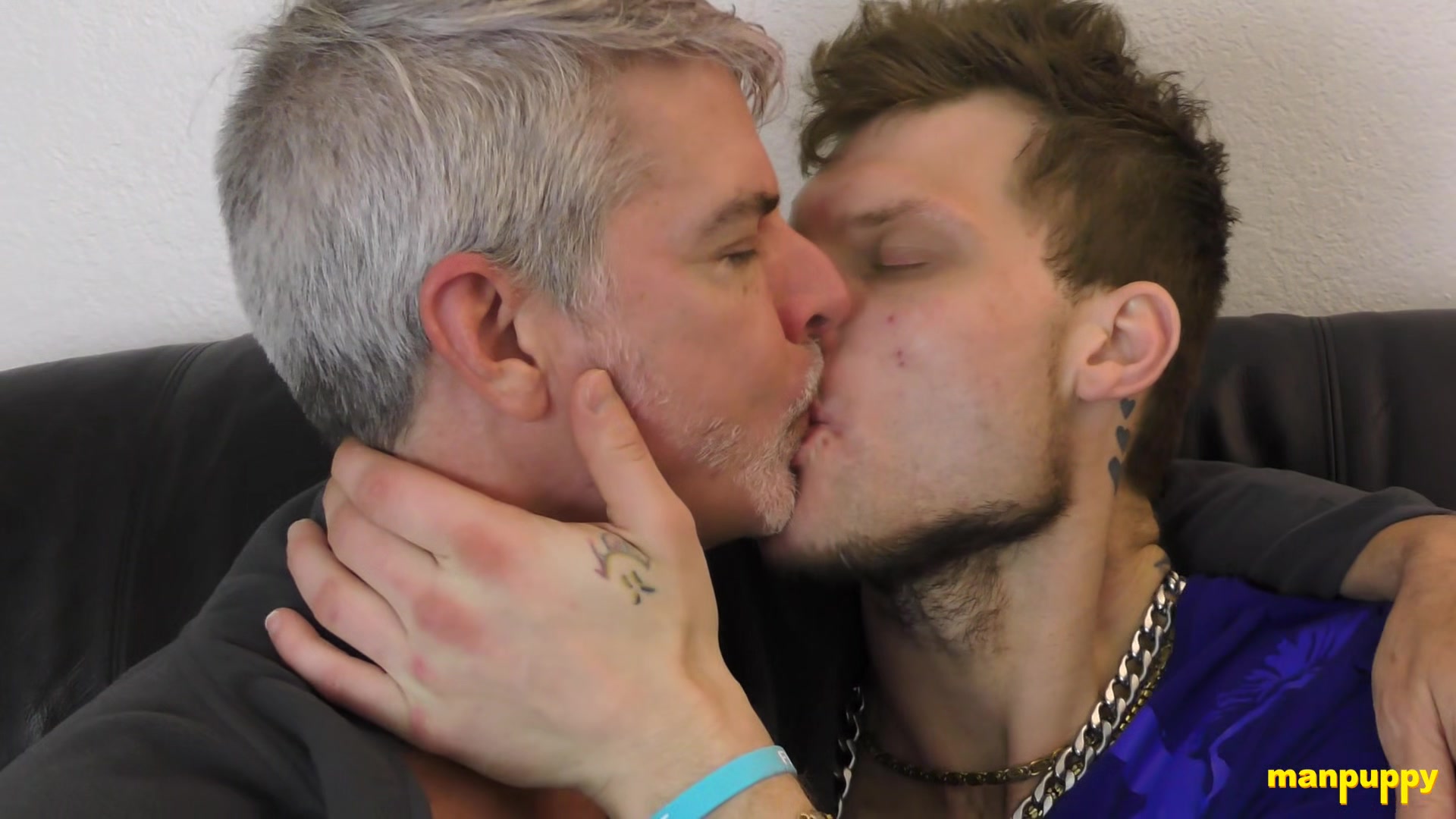 Hot Gay Kissing 43 - Jake Skittles, Richard Lennox