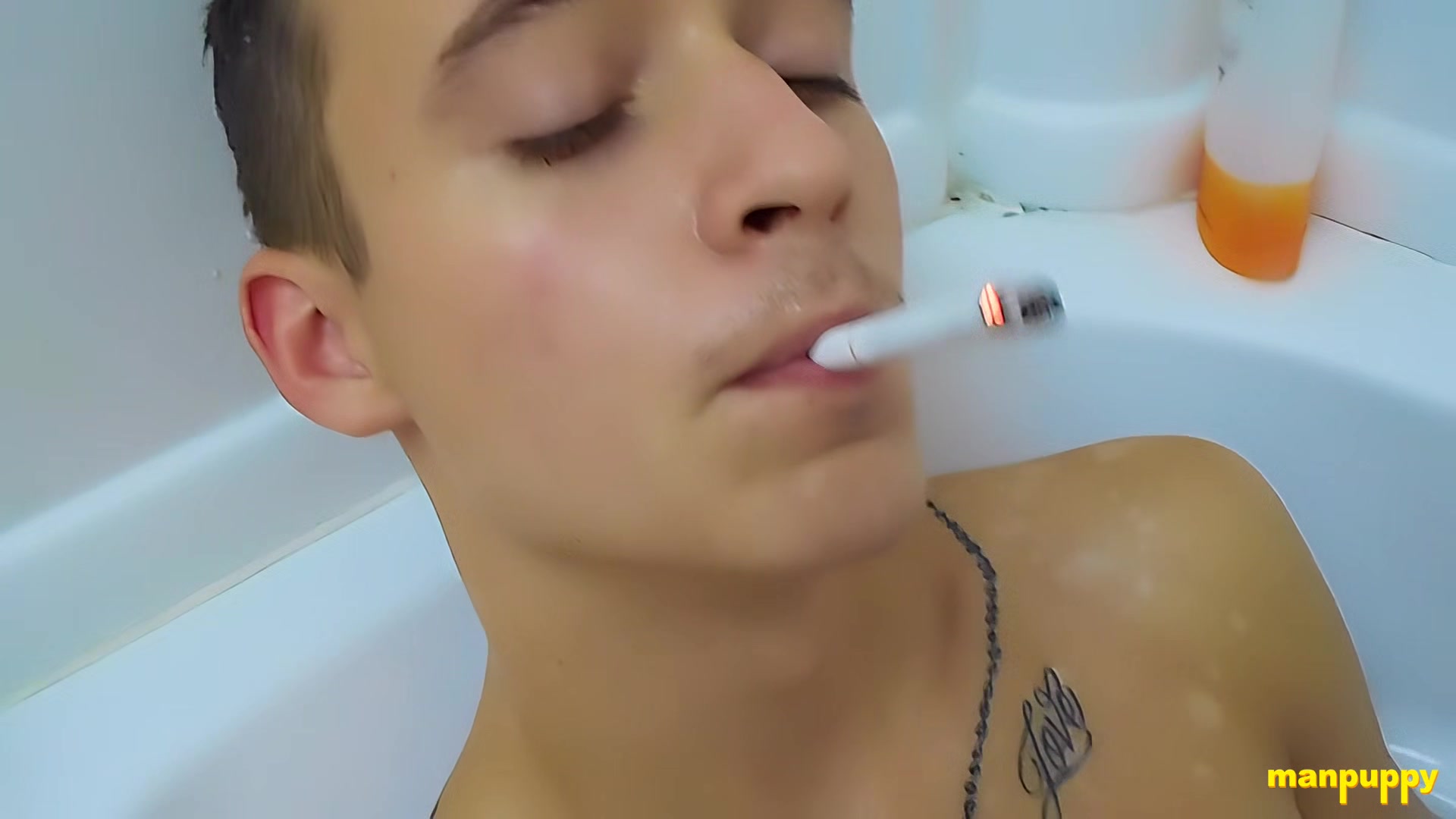 Twink Tease Smoking in the Bathtub - Tristan Sweet, Richard Lennox