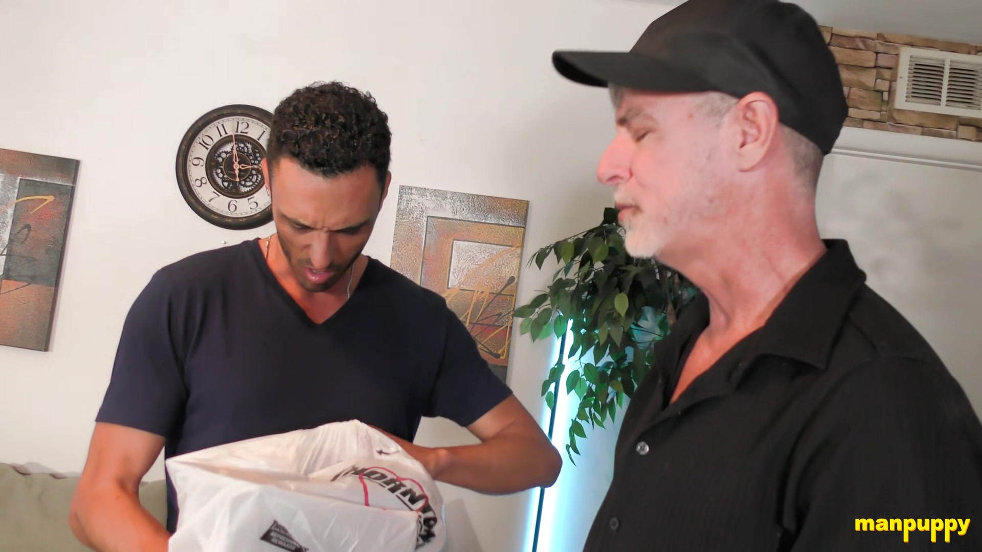 Dork Delivery Driver Facesitting - Castro Covington, Richard Lennox
