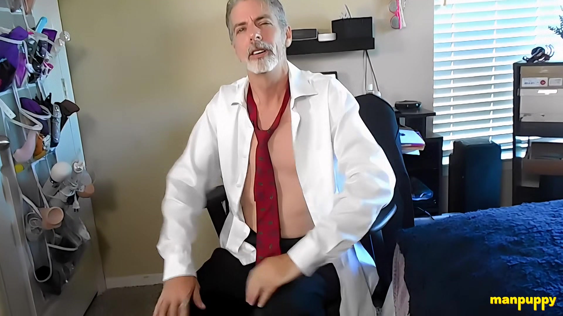 Kiss the Boss' Ass - Richard Lennox