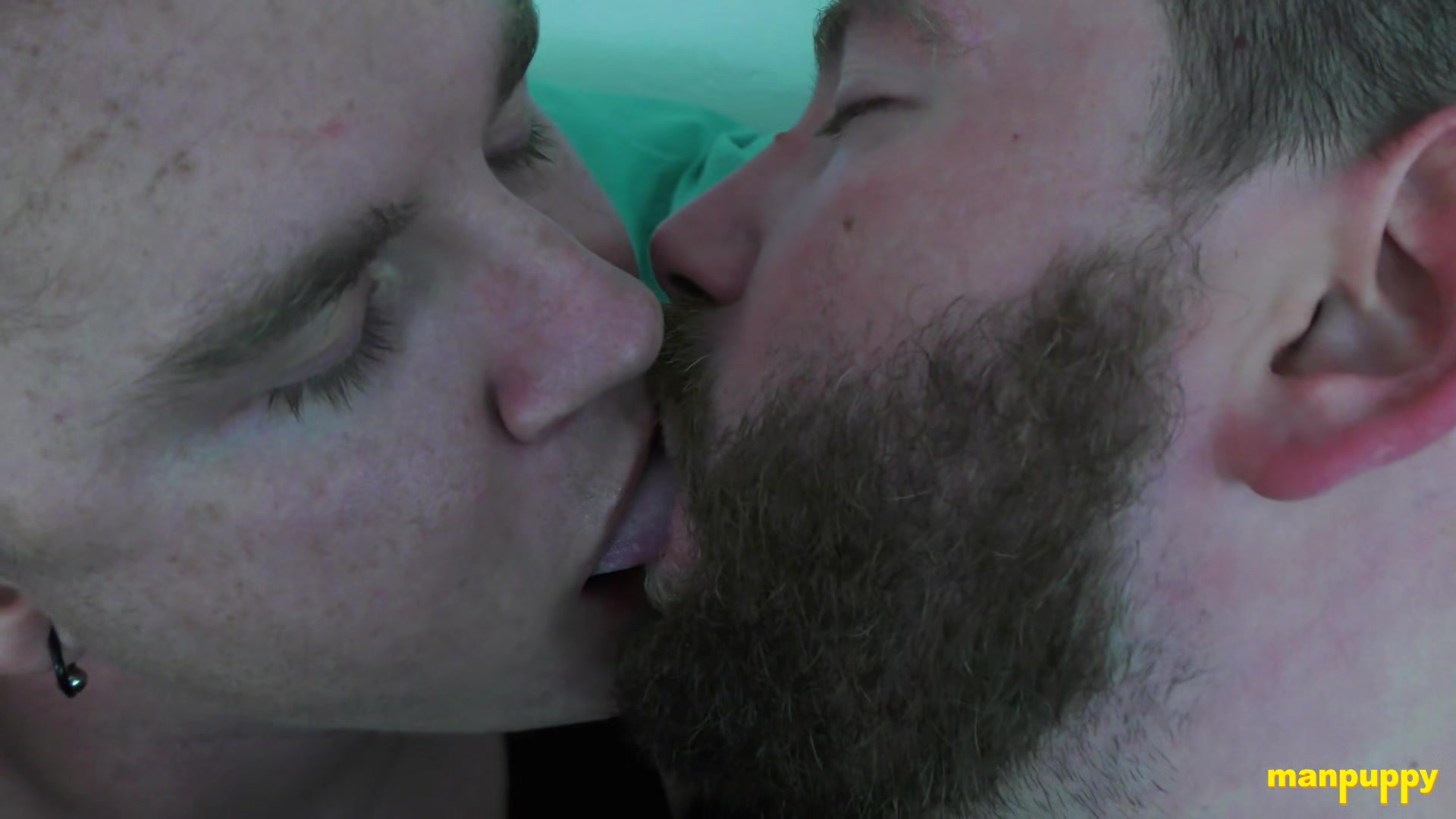 Hot Gay Kissing 41 - Kaleb DeWulf & Leo Blue