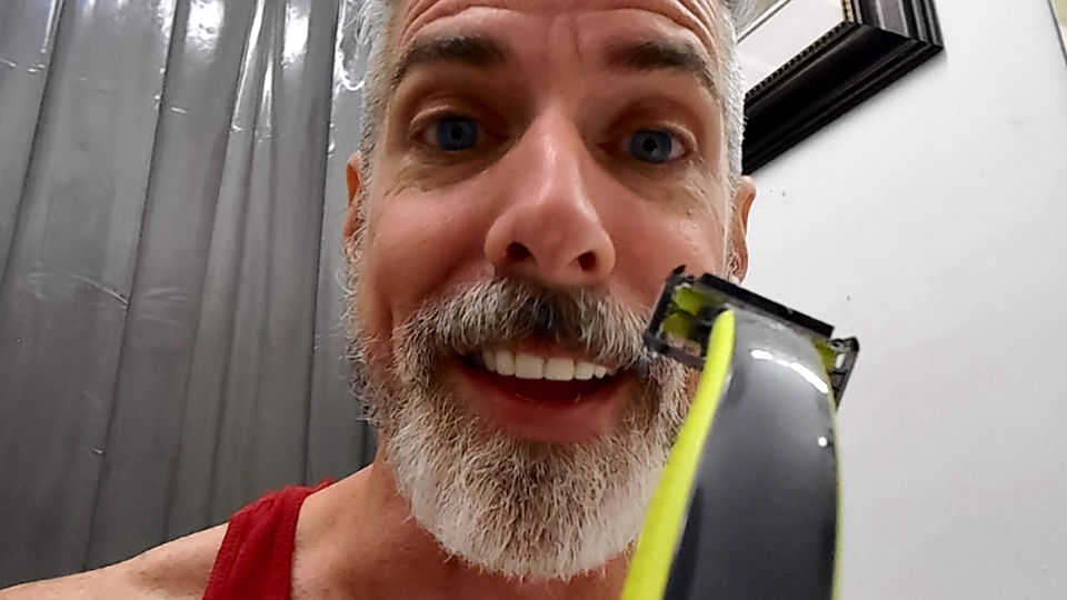 Teaching You to Shave - DADDY GIANT 8 - Richard Lennox