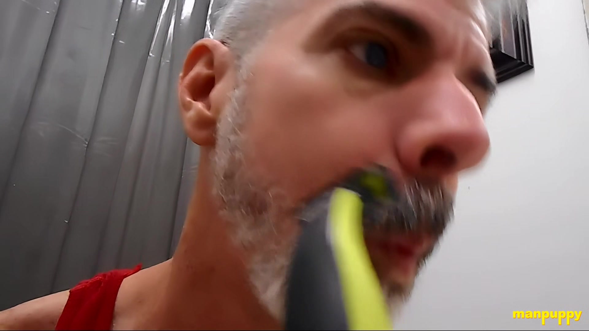 Teaching You to Shave - DADDY GIANT 8 - Richard Lennox