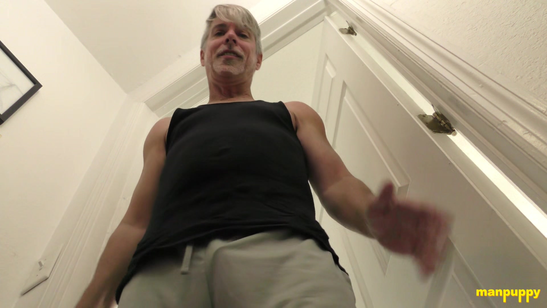 Giant Has a Hotel Hookup - Richard Lennox
