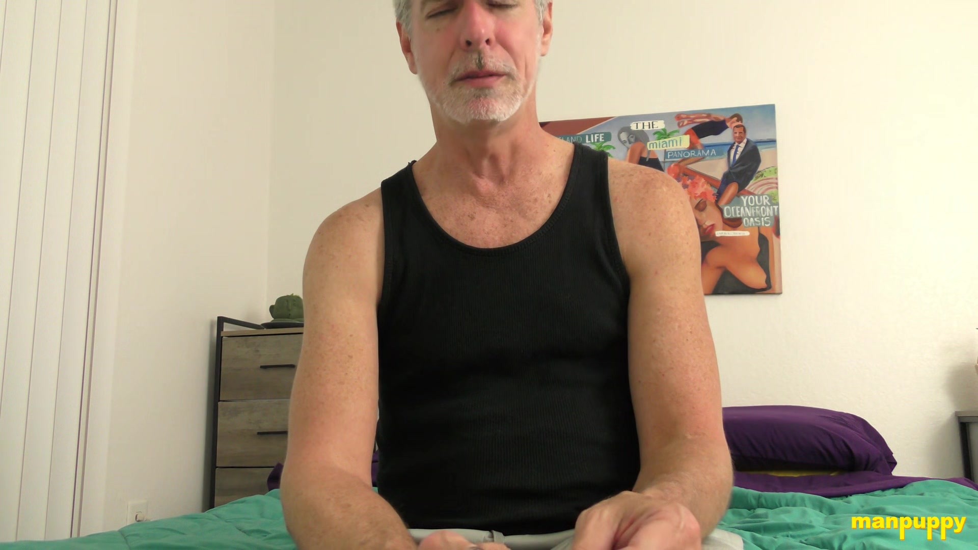 Giant Has a Hotel Hookup - Richard Lennox