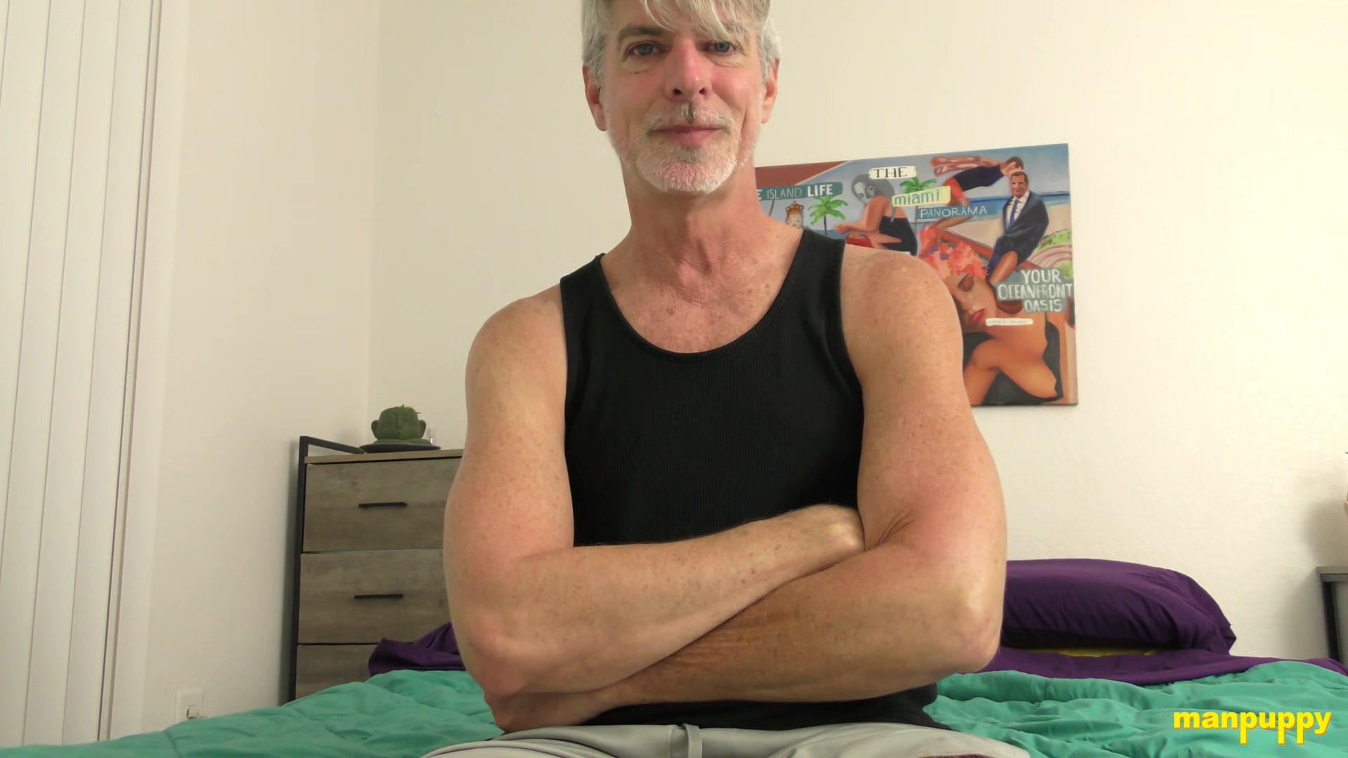 Giant Has a Hotel Hookup - Richard Lennox