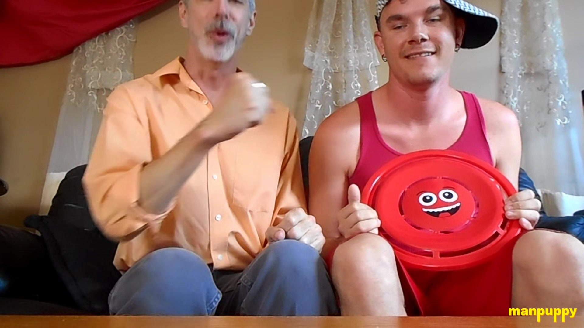 Giant Sitter Makes You Lick His Feet - DADDY GIANT 35 - Leo Blue, Richard Lennox