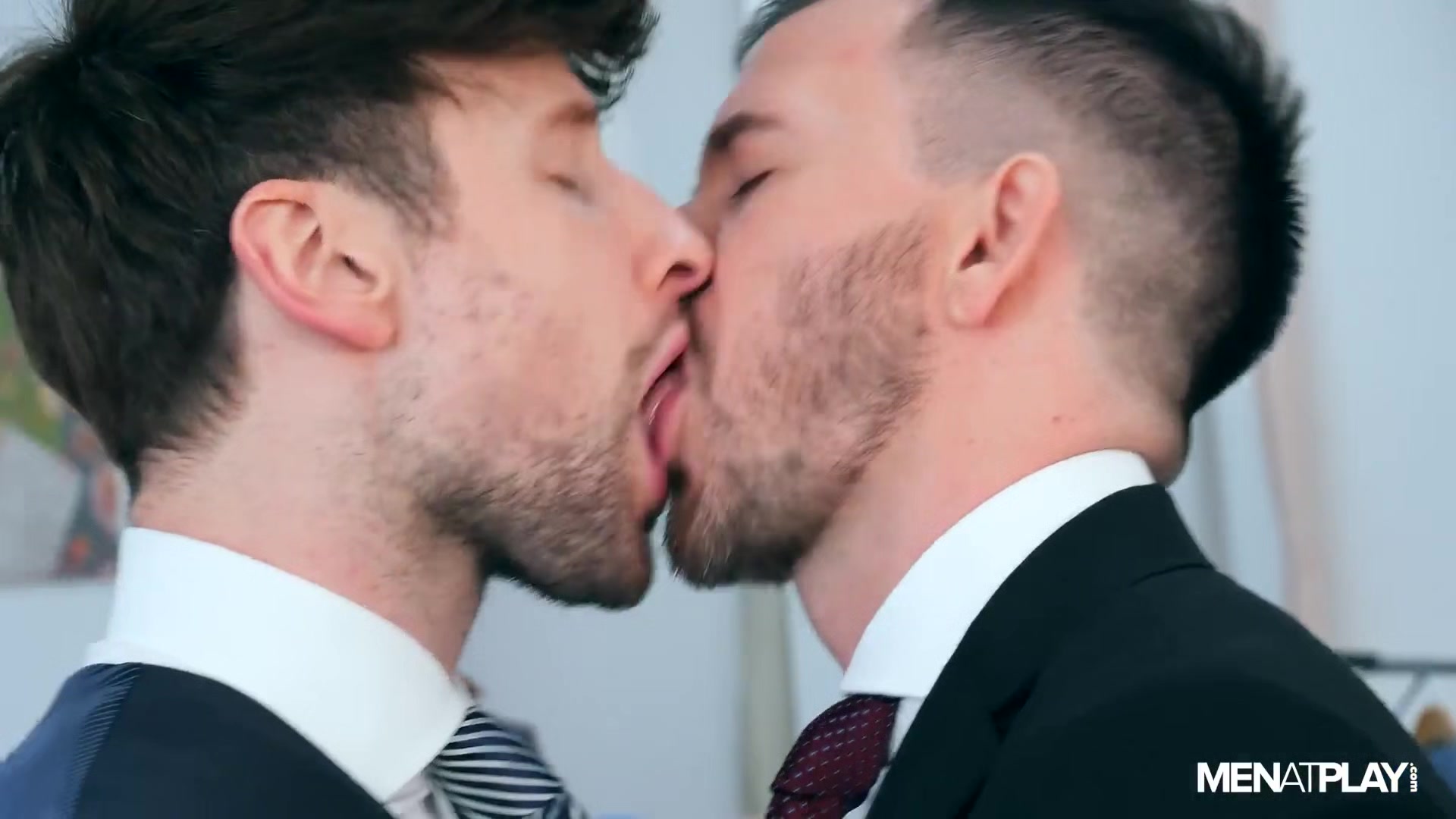 The Tailor and Franky Fox - MENatPLAY