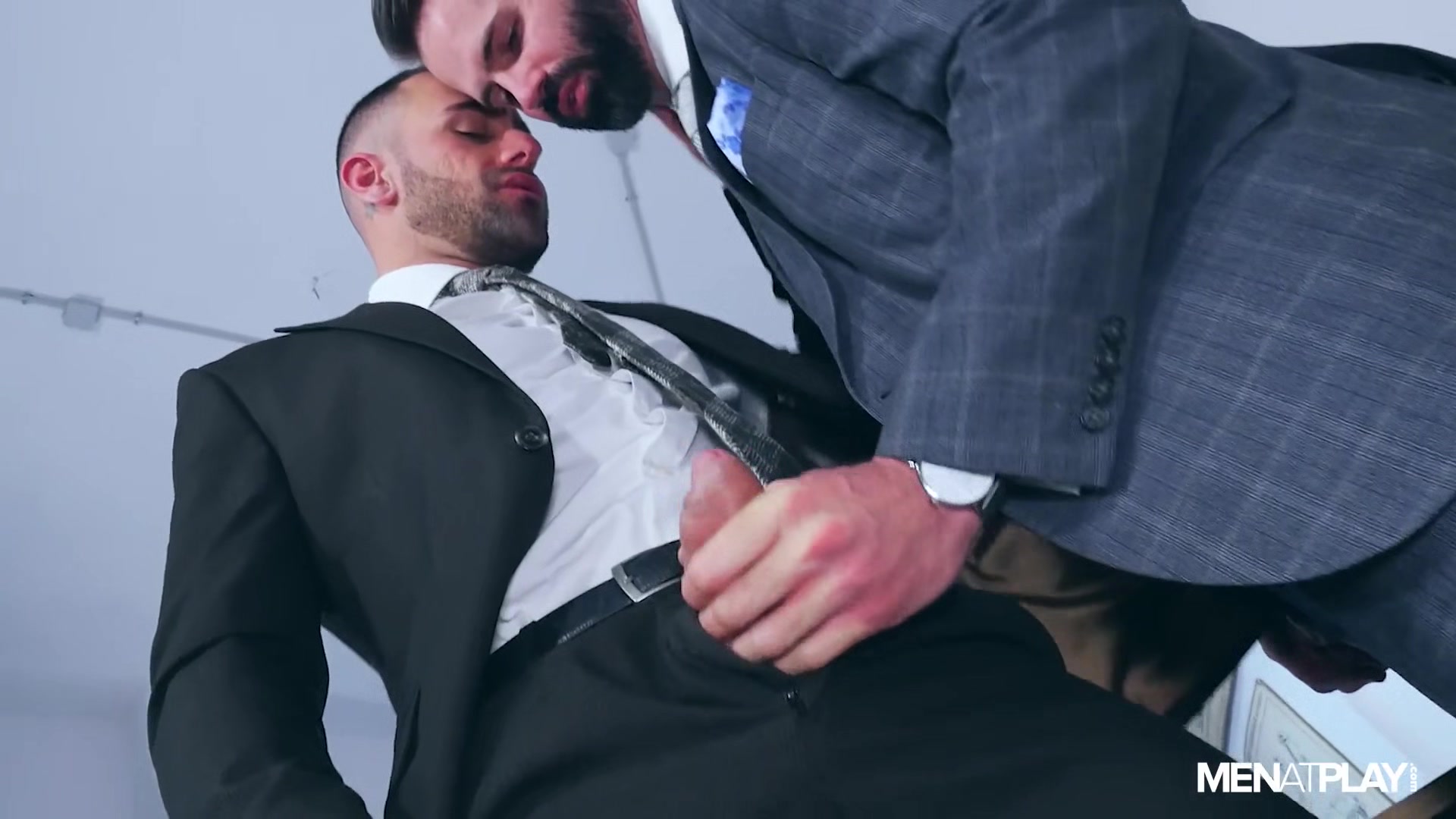 Servicing The Boss - MENatPLAY