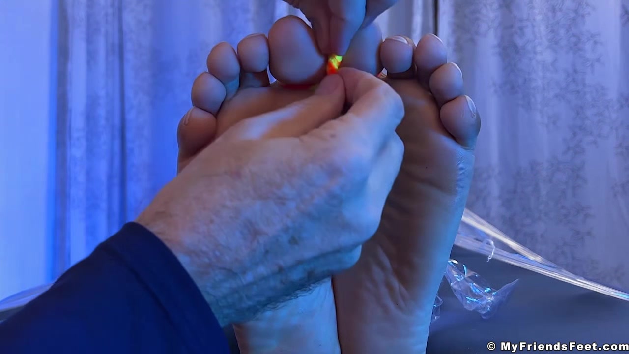 Hairy Dallas Experienced Feet Tickles While Wrapped