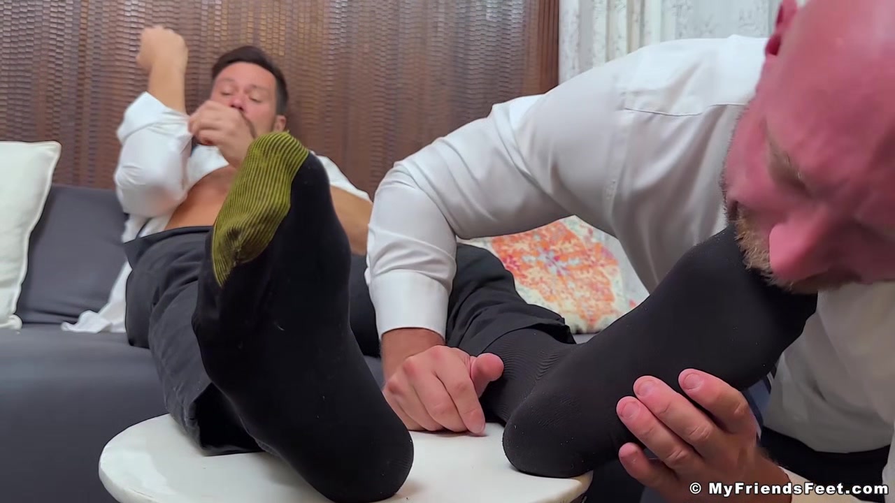 Hunk Killian Knox Pampers Beaux Matthews With Foot Licking