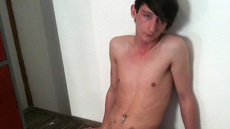 Hung Uncut Locker Room Wanking - Max Brown