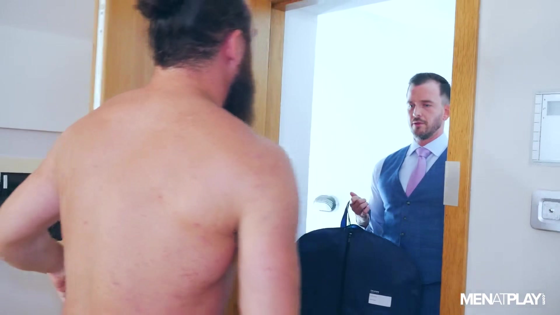 A Juicy Fitting - MENatPLAY