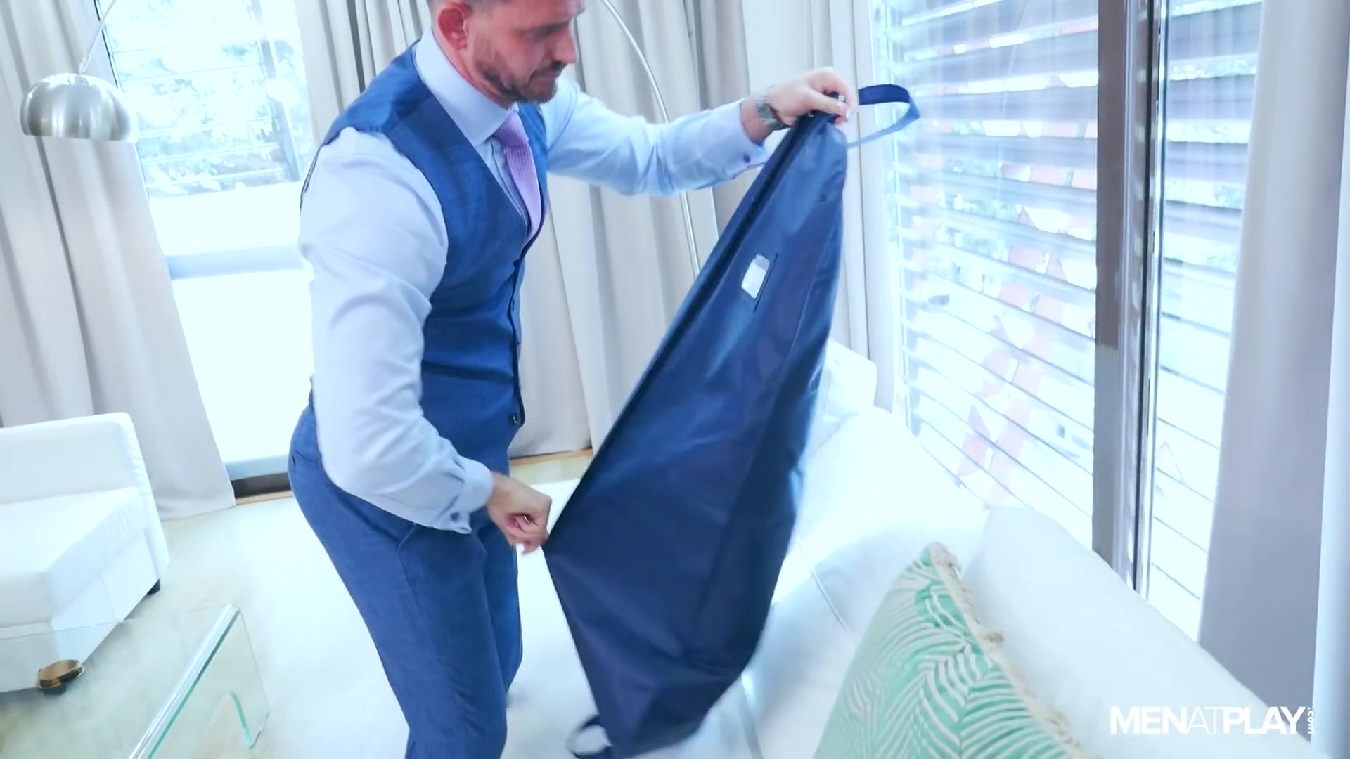 A Juicy Fitting - MENatPLAY
