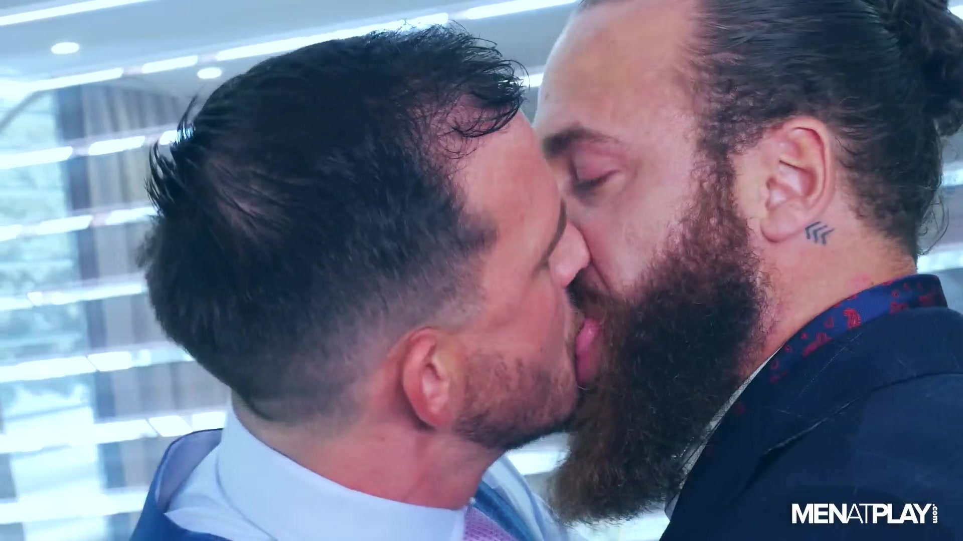 A Juicy Fitting - MENatPLAY